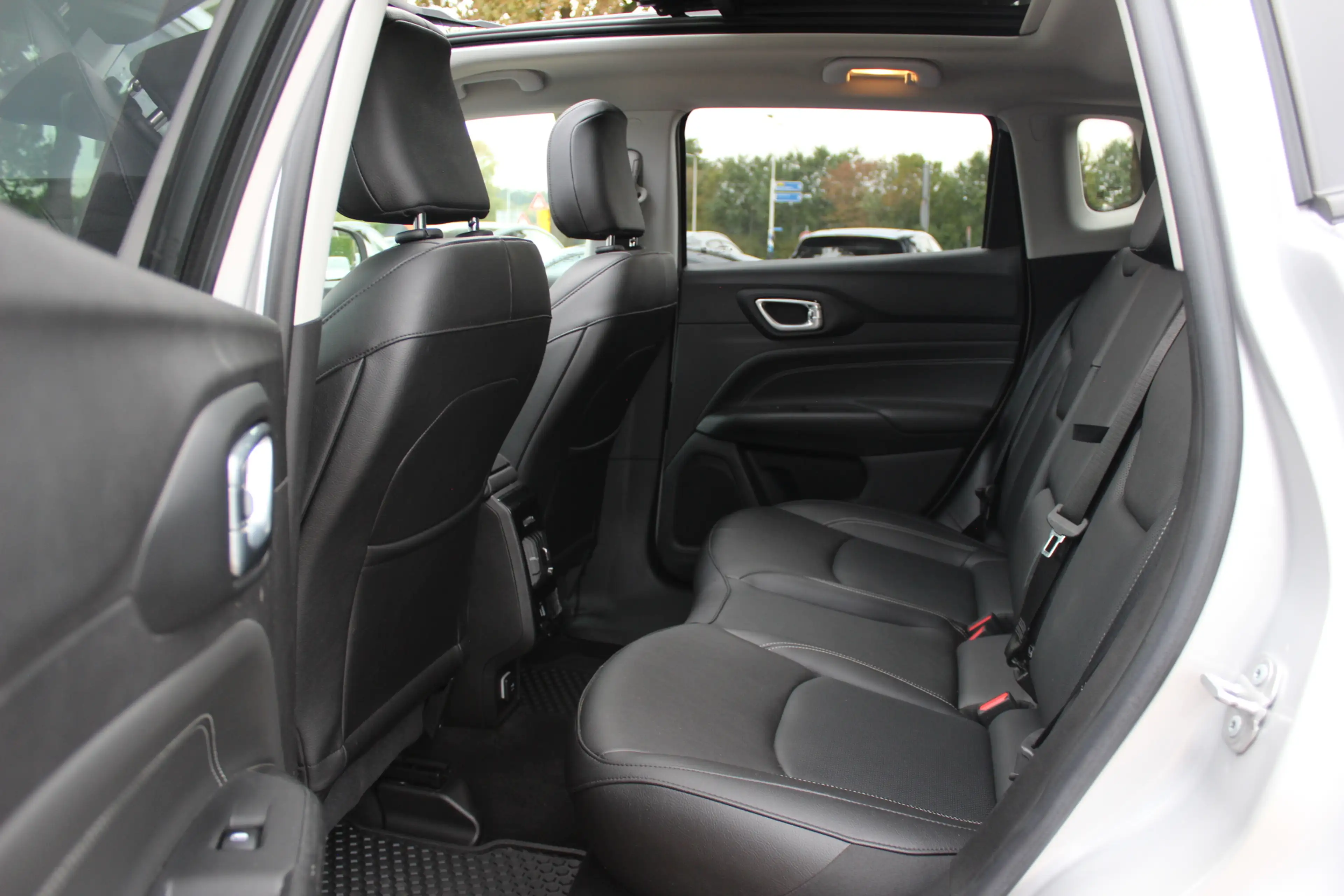 Jeep Compass 4xe 240 Plug-in Hybrid Electric S / Trekhaak / Pan — photo 11