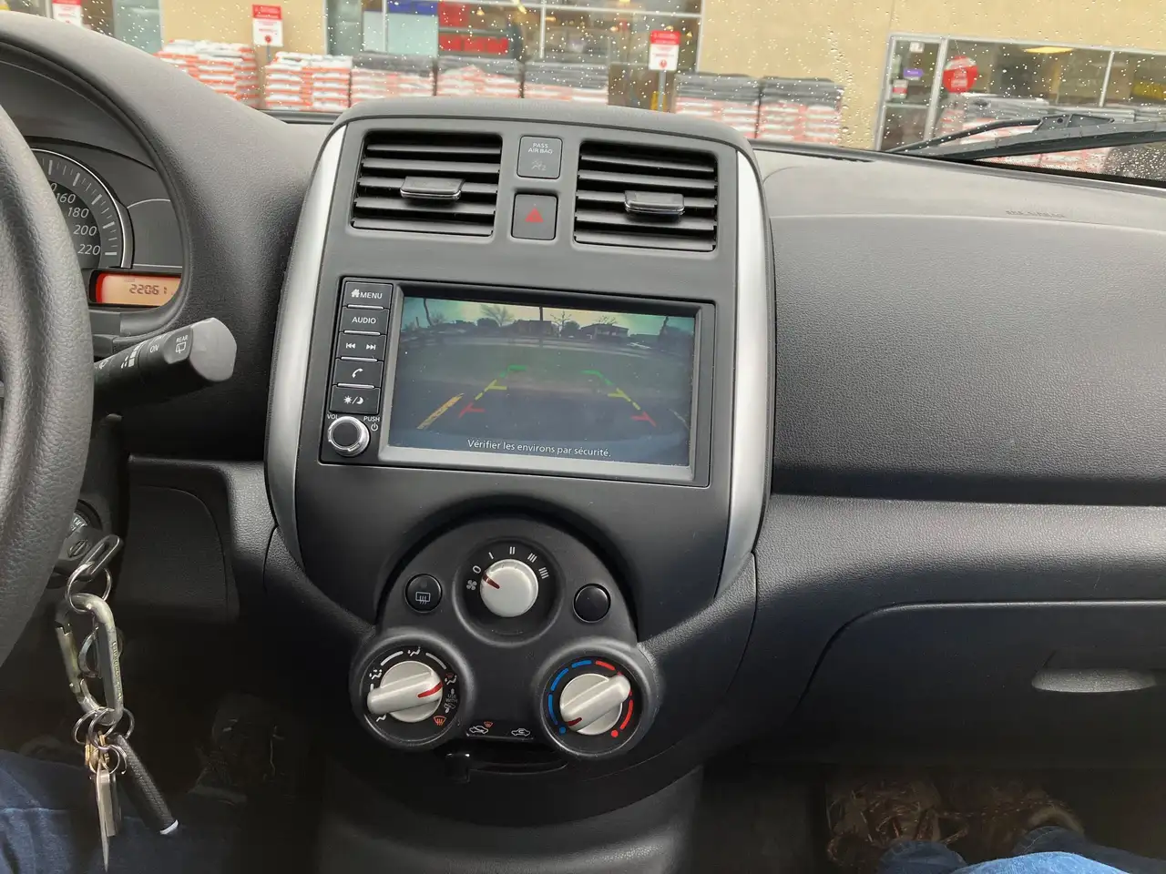 Nissan Micra снимка Nissan Micra