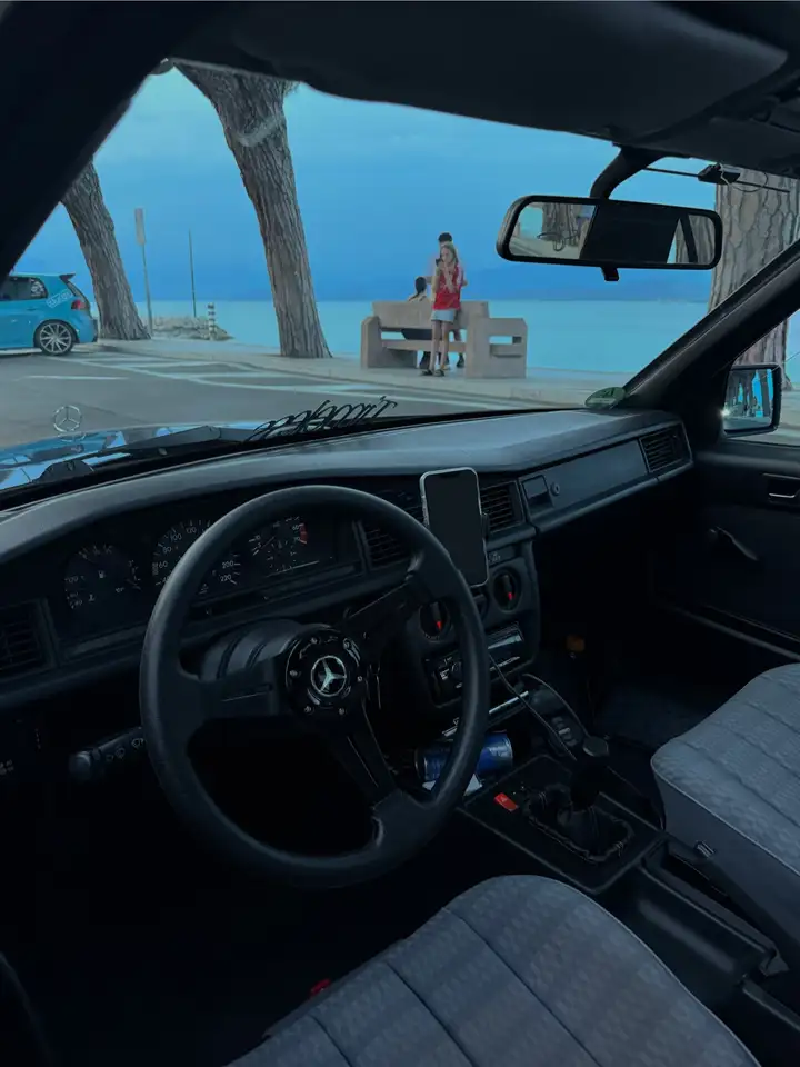 Mercedes-Benz 190 E 1.8 / Airride / Motor Revidiert / Rostfrei, foto 6