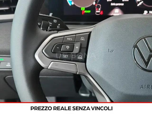 Volkswagen T-Roc view 10