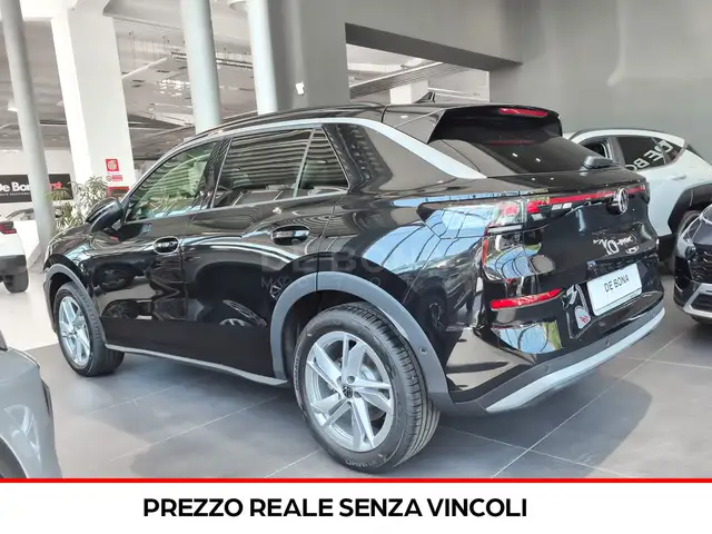 Volkswagen T-Roc view 3