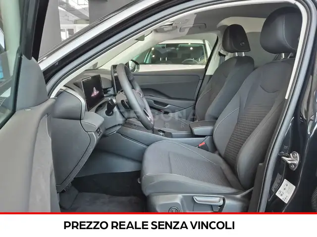 Volkswagen T-Roc view 5