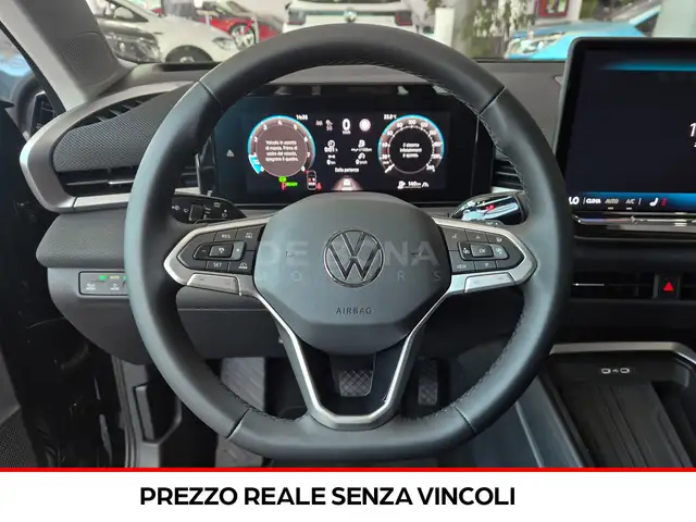Volkswagen T-Roc view 8