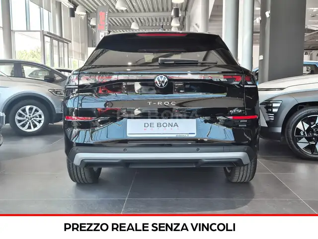 Volkswagen T-Roc view 4