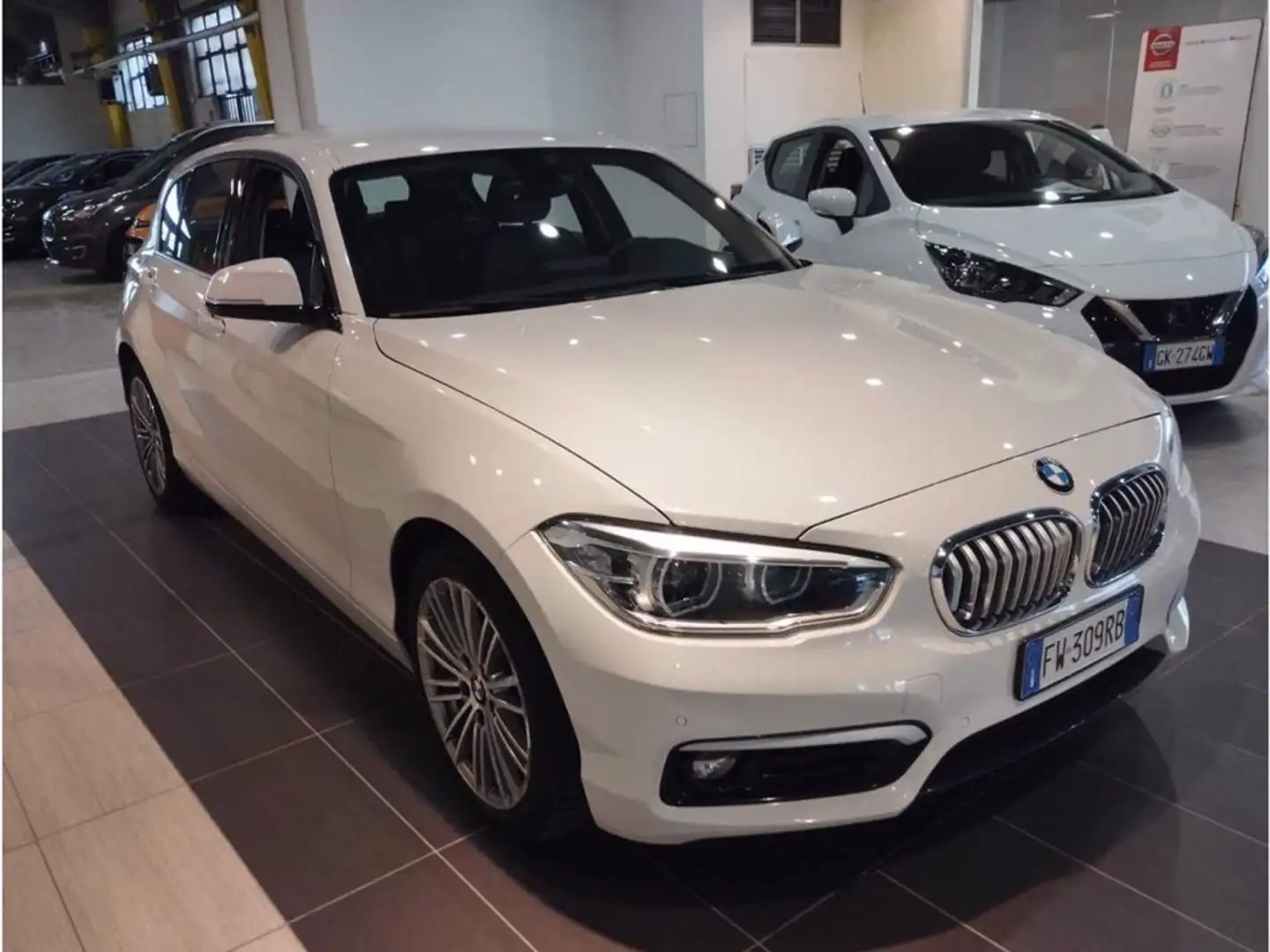 BMW 116 d 5p. Biały - 1