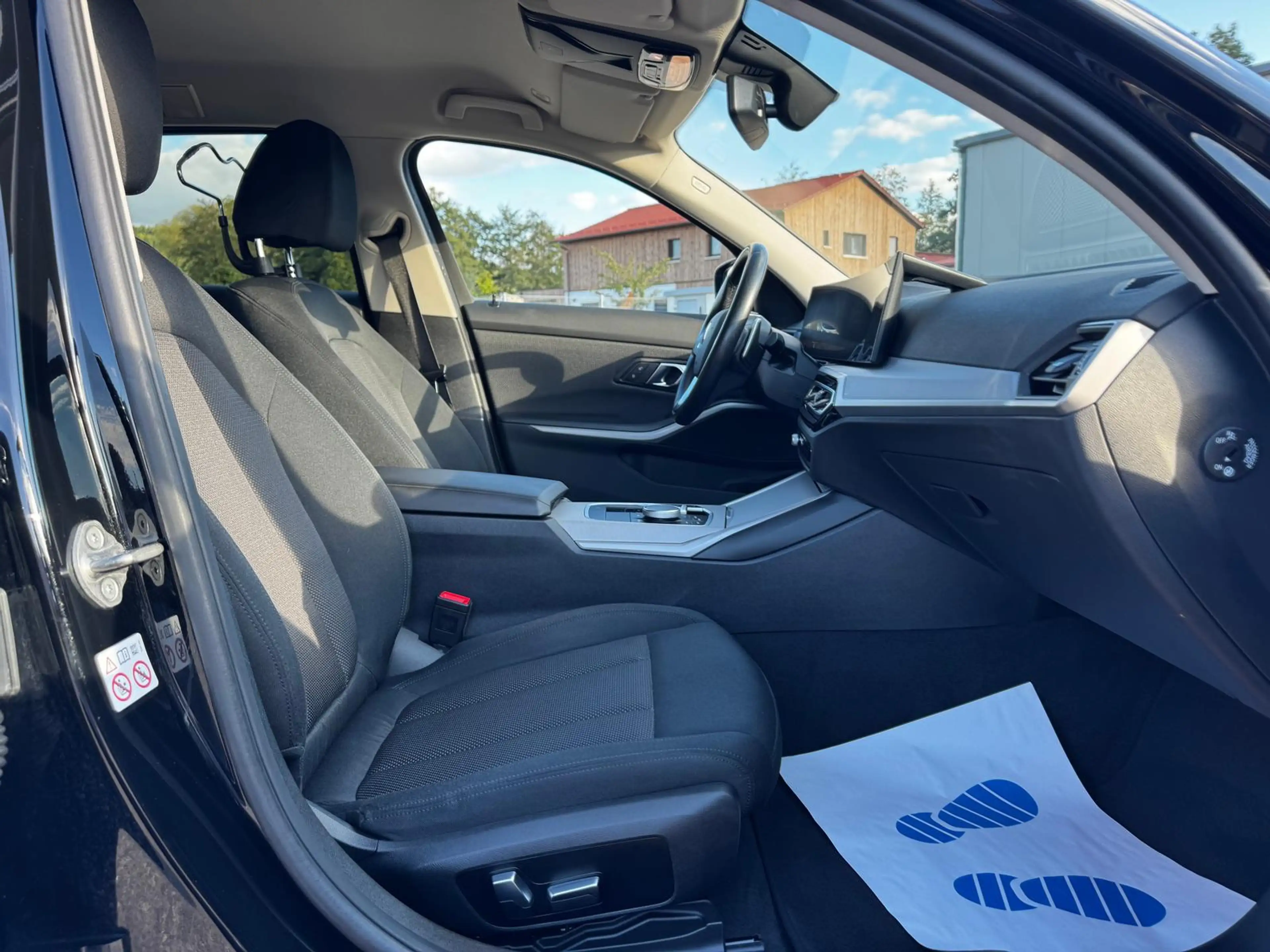 BMW 318 d LED/Memory/Kamera/Shadow-Line/1Hand — photo 12