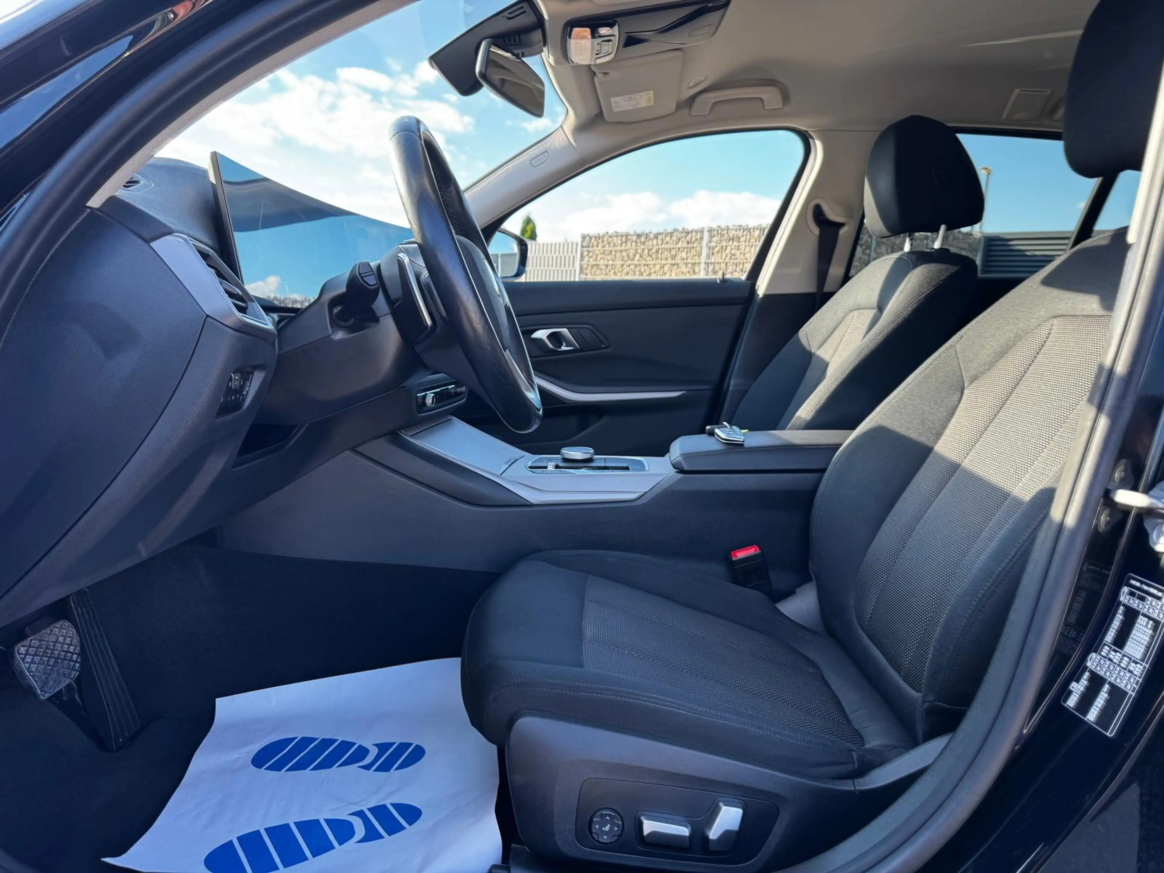 BMW 318 d LED/Memory/Kamera/Shadow-Line/1Hand — photo 11