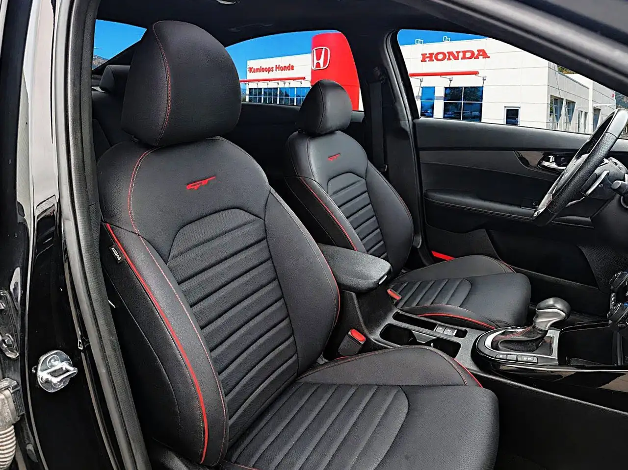 Kia Forte снимка Kia Forte