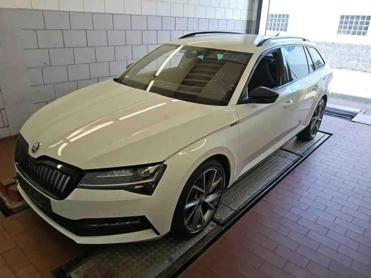 Skoda Superb Combi 1.4TSI iV DSG Sportline AHK ACC vir Weiß - 2