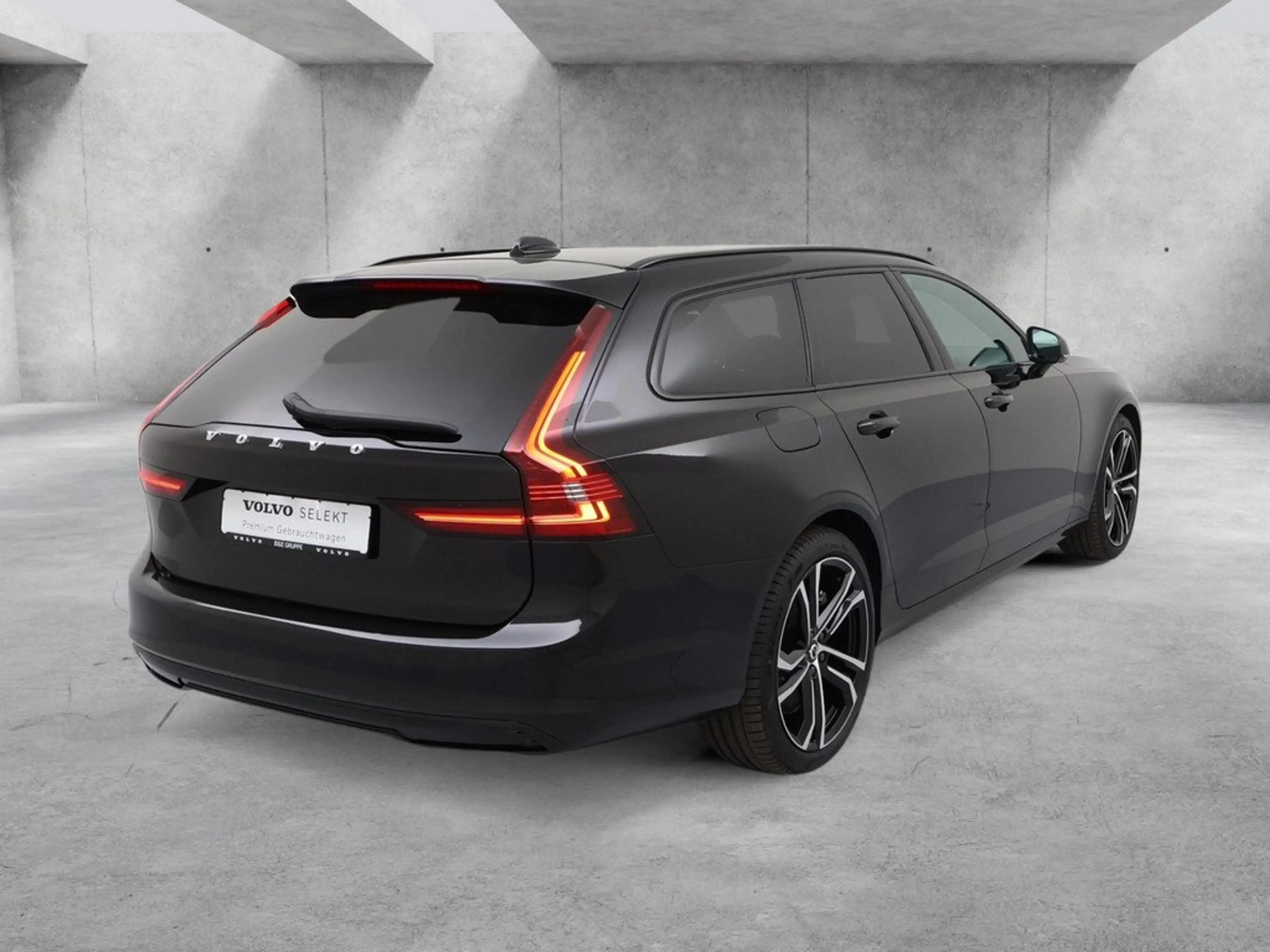 Volvo V90 T8 Plus Dark Plug-In Hybrid AWD — photo 5