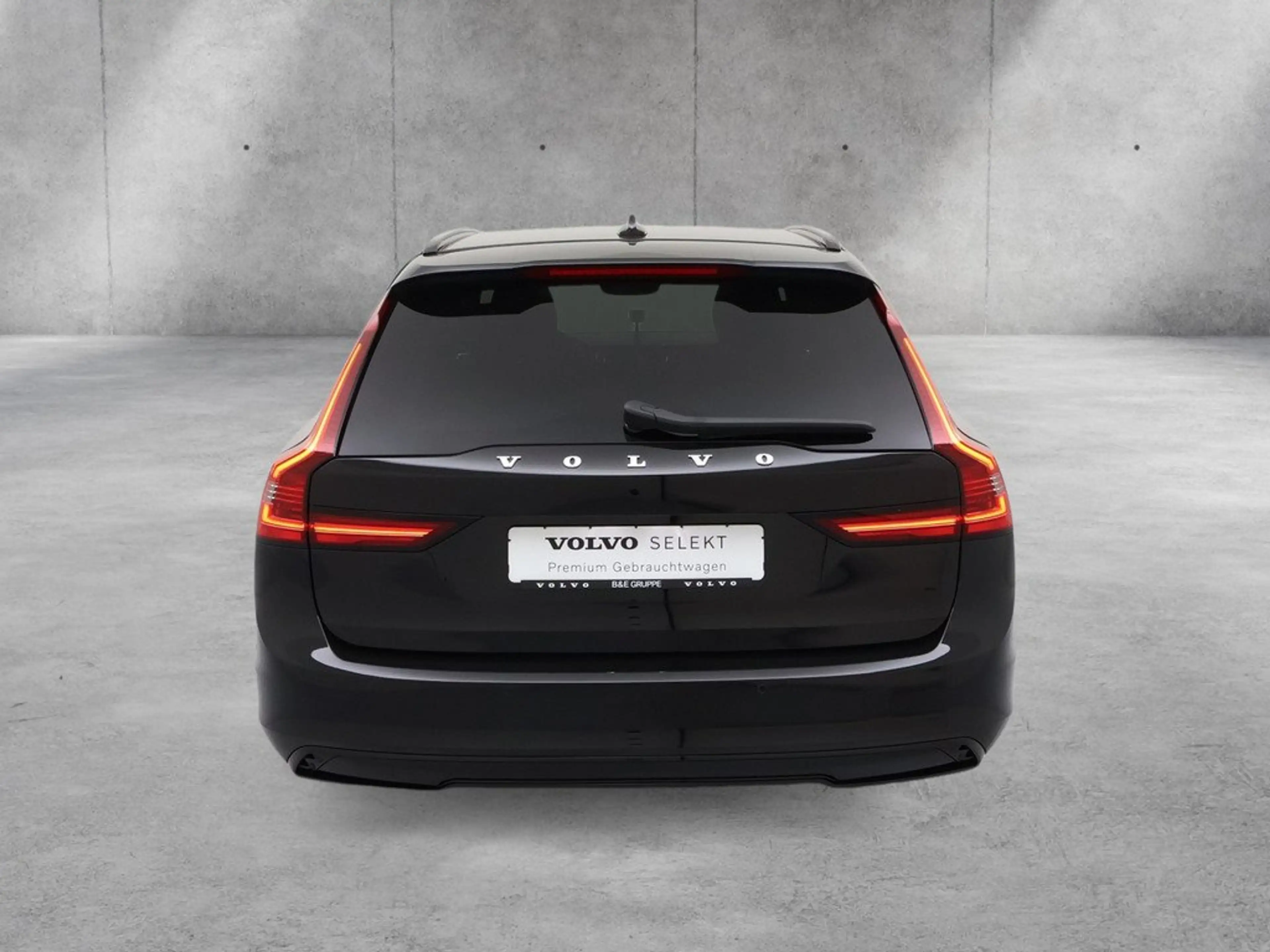 Volvo V90 T8 Plus Dark Plug-In Hybrid AWD — photo 6