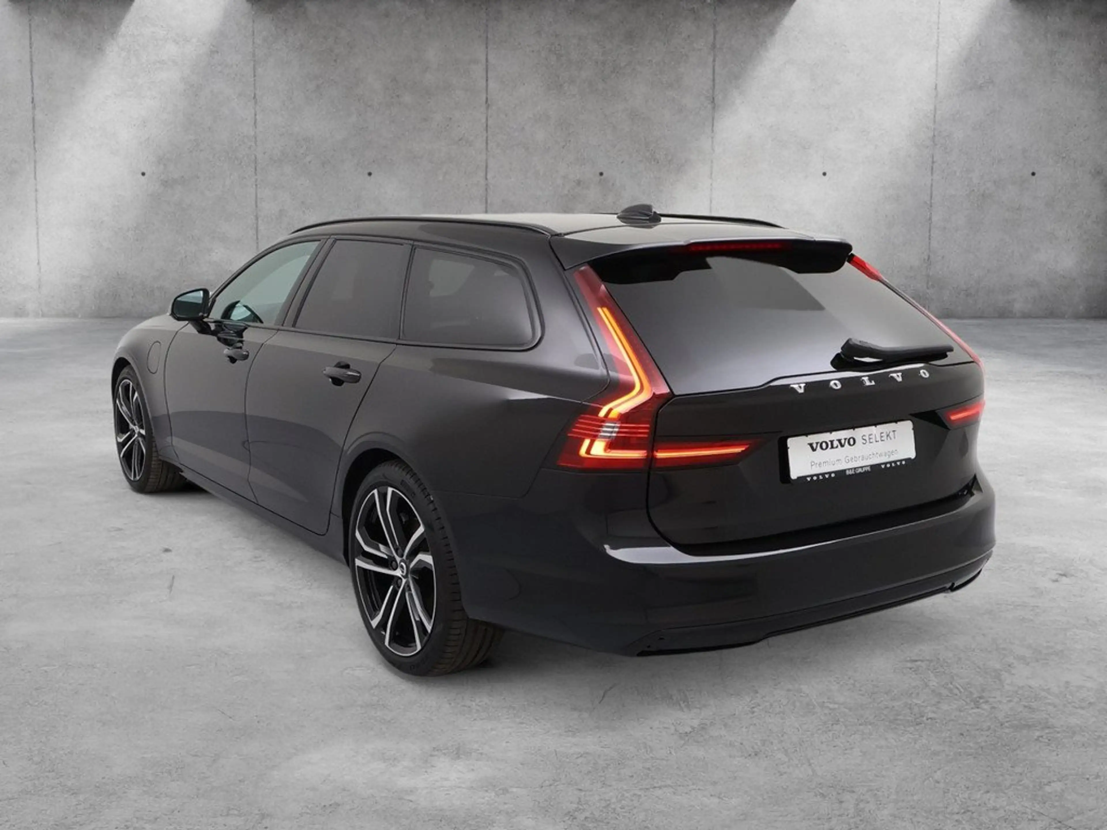 Volvo V90 T8 Plus Dark Plug-In Hybrid AWD — photo 7