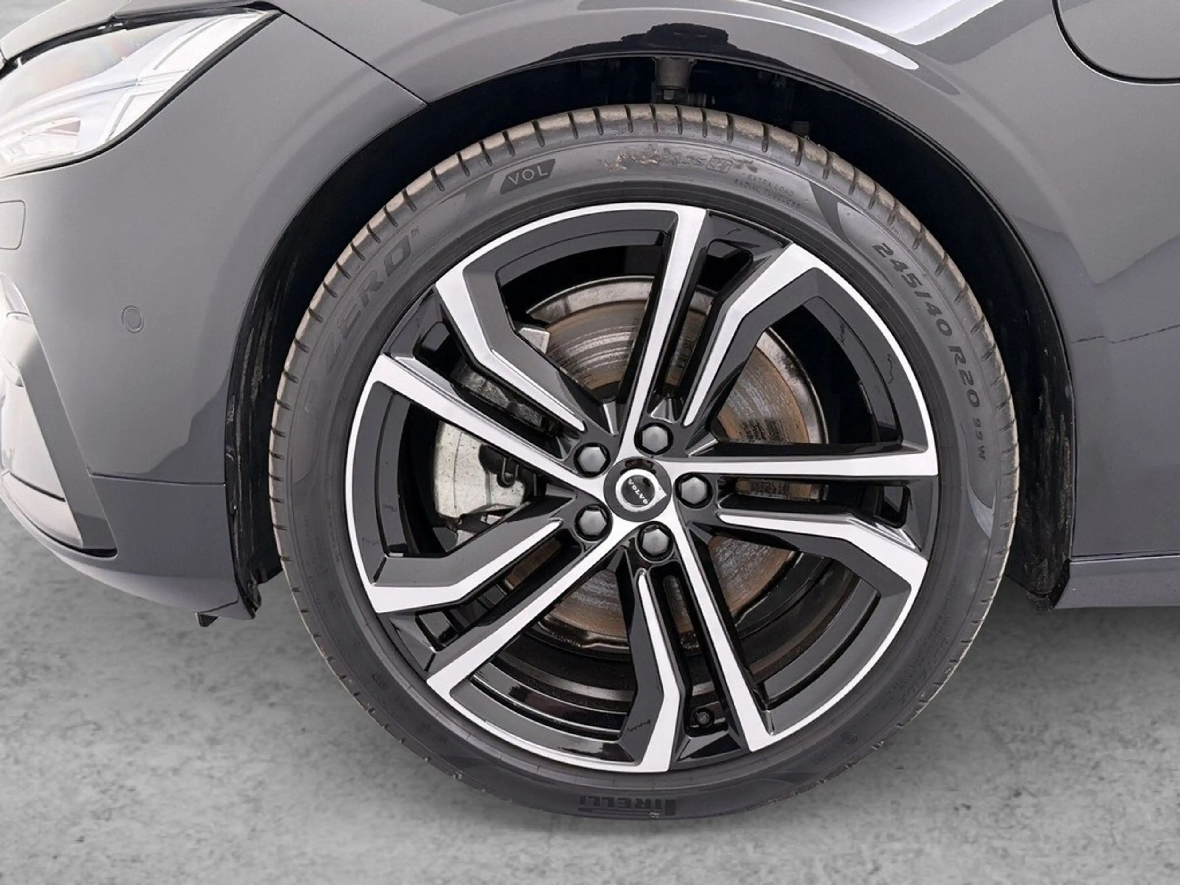 Volvo V90 T8 Plus Dark Plug-In Hybrid AWD — photo 9
