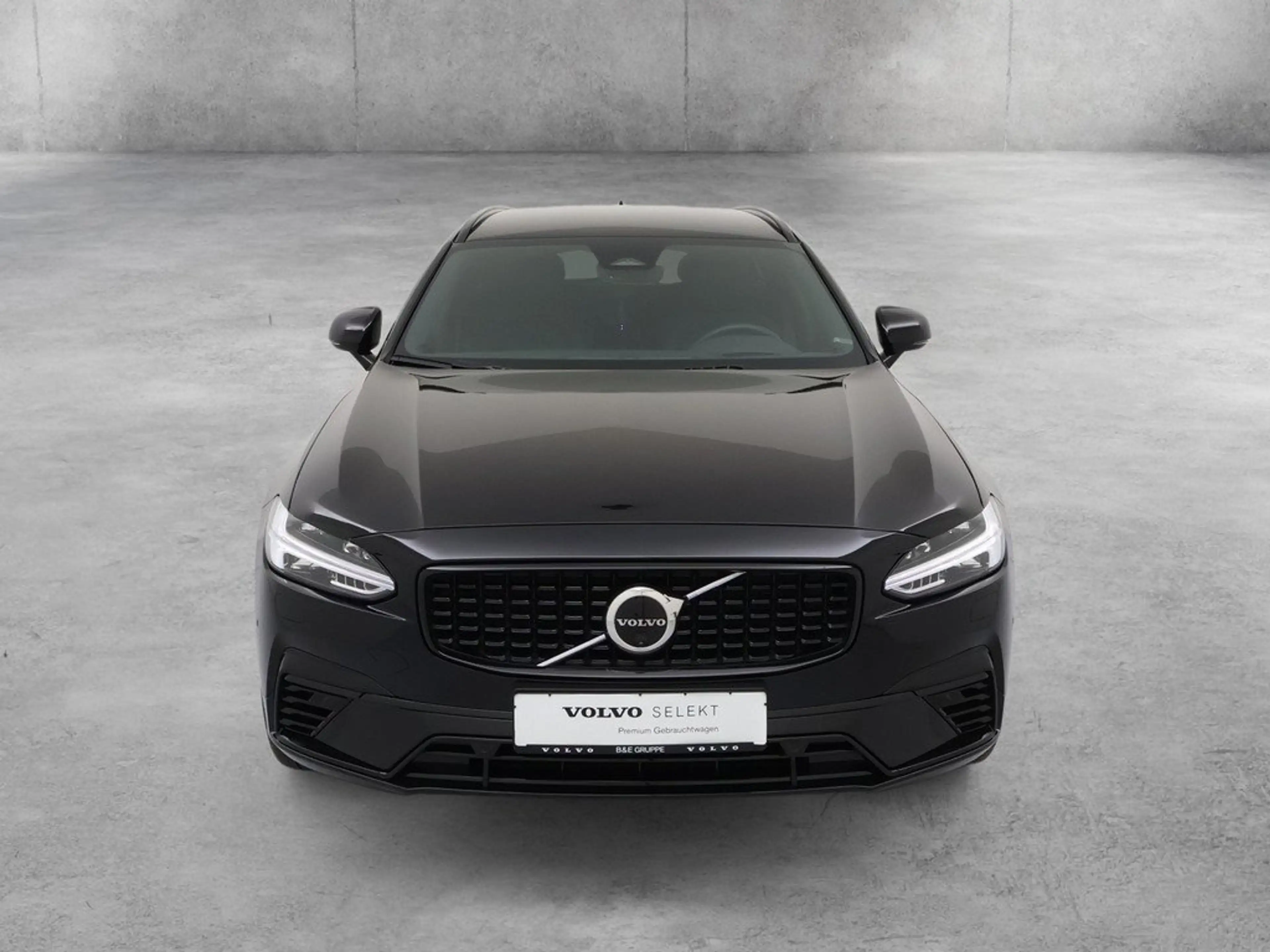 Volvo V90 T8 Plus Dark Plug-In Hybrid AWD — photo 2