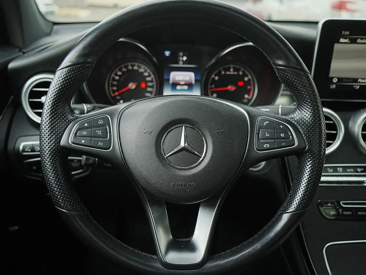 Mercedes-Benz GLC снимка Mercedes-Benz GLC