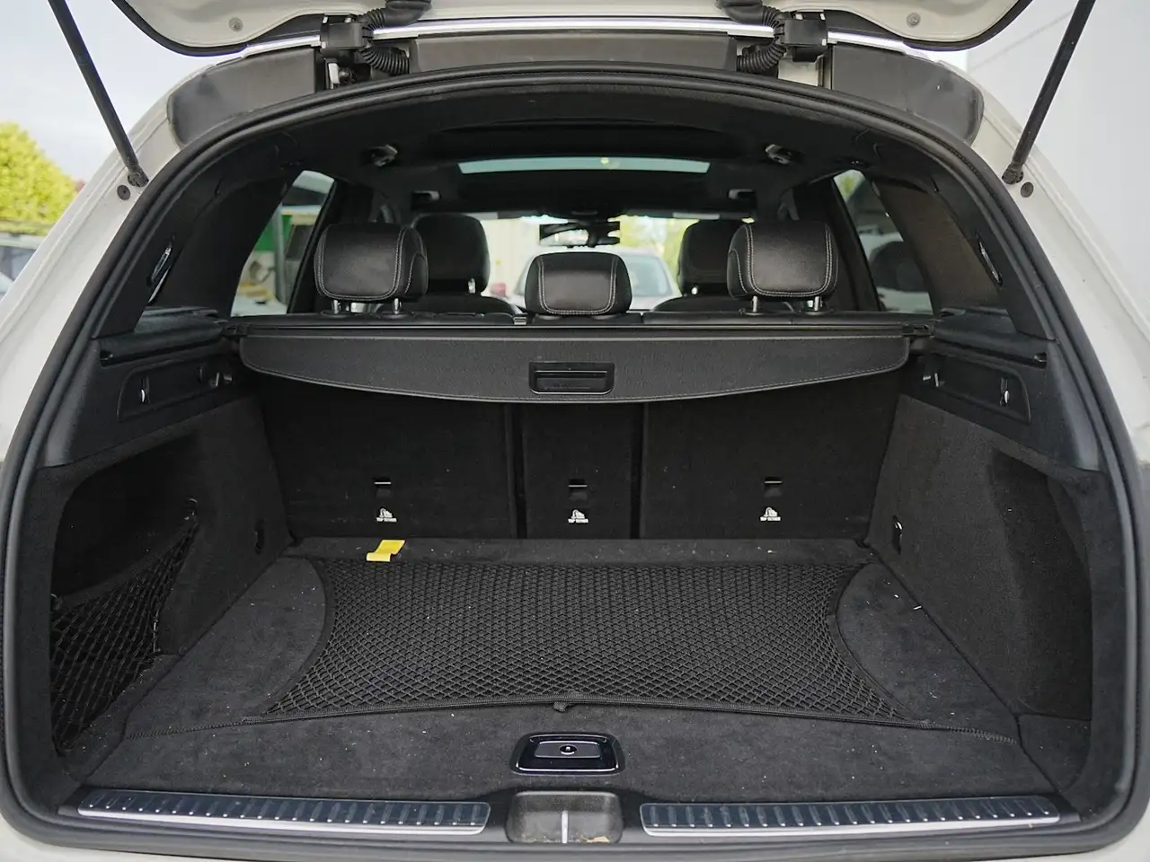 Mercedes-Benz GLC снимка Mercedes-Benz GLC