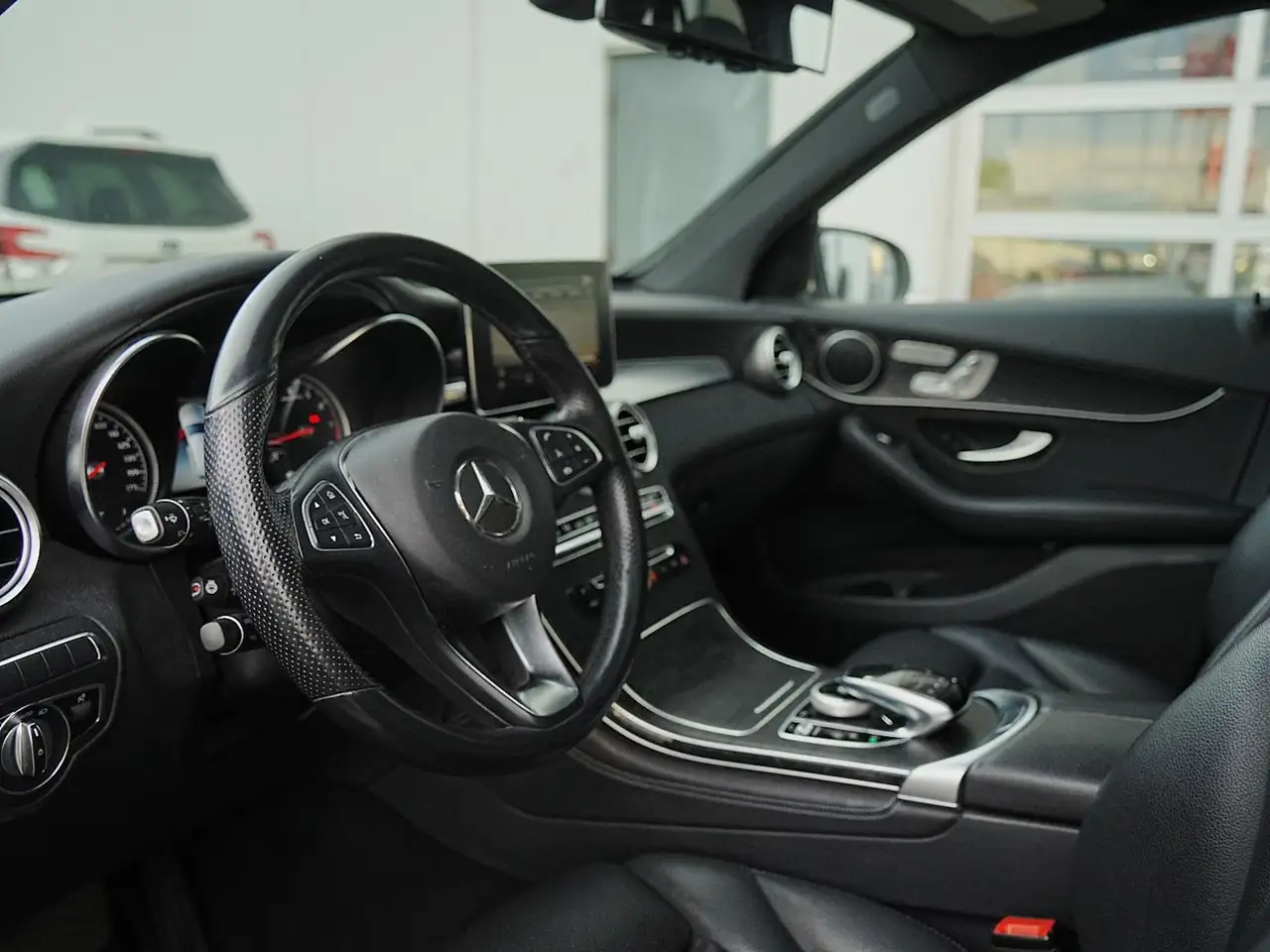 Mercedes-Benz GLC снимка Mercedes-Benz GLC