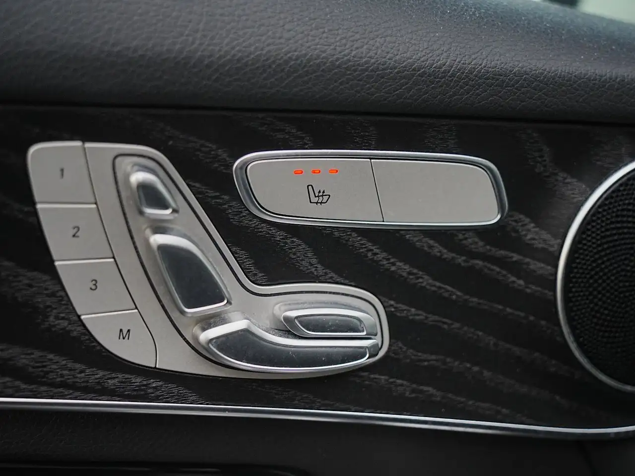 Mercedes-Benz GLC снимка Mercedes-Benz GLC
