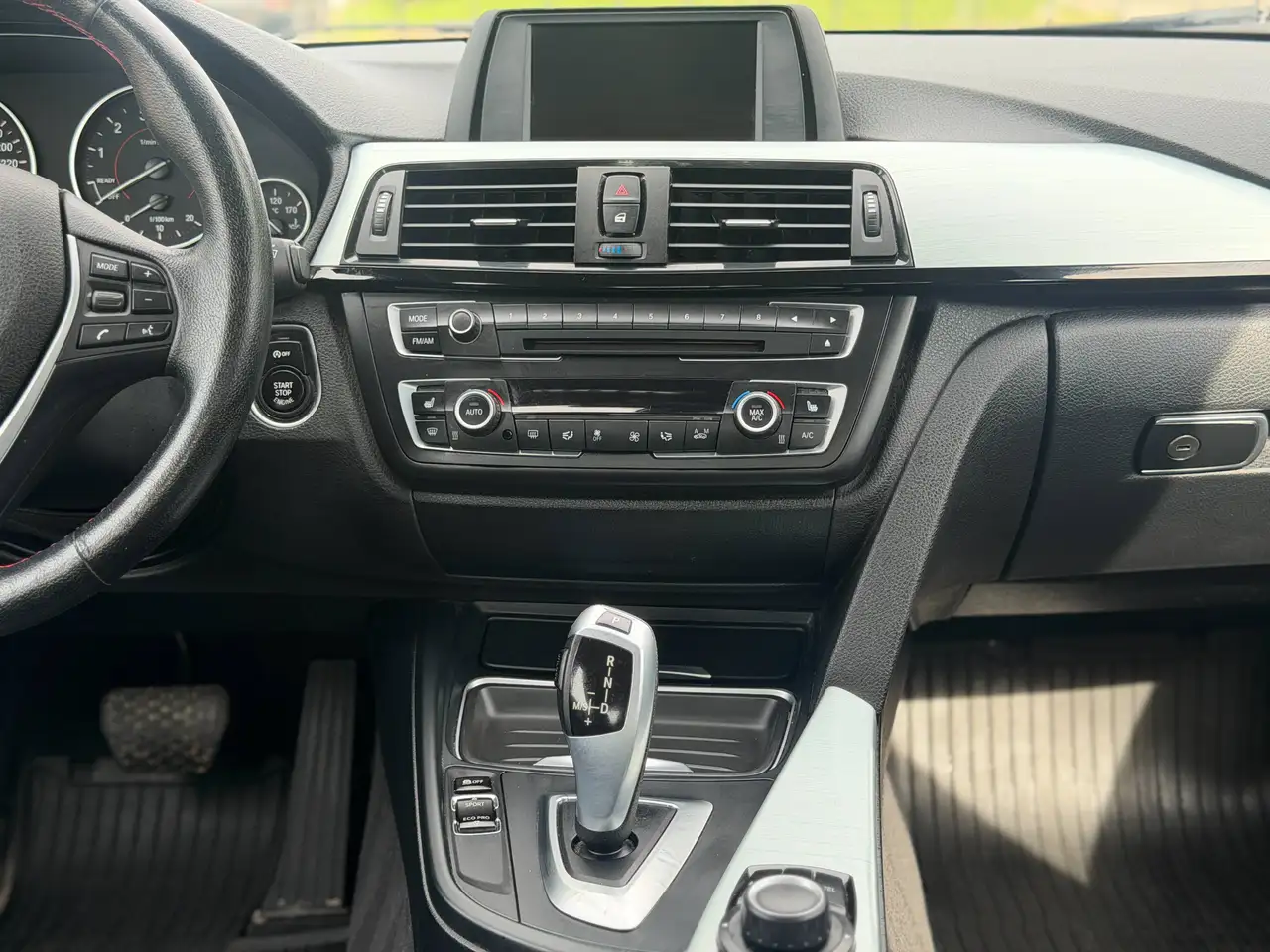 BMW 3 Series photo BMW 3 Series