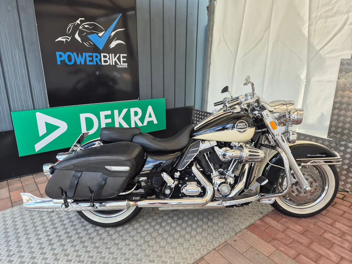 Harley-Davidson Road King CLASSIC Wit - 2
