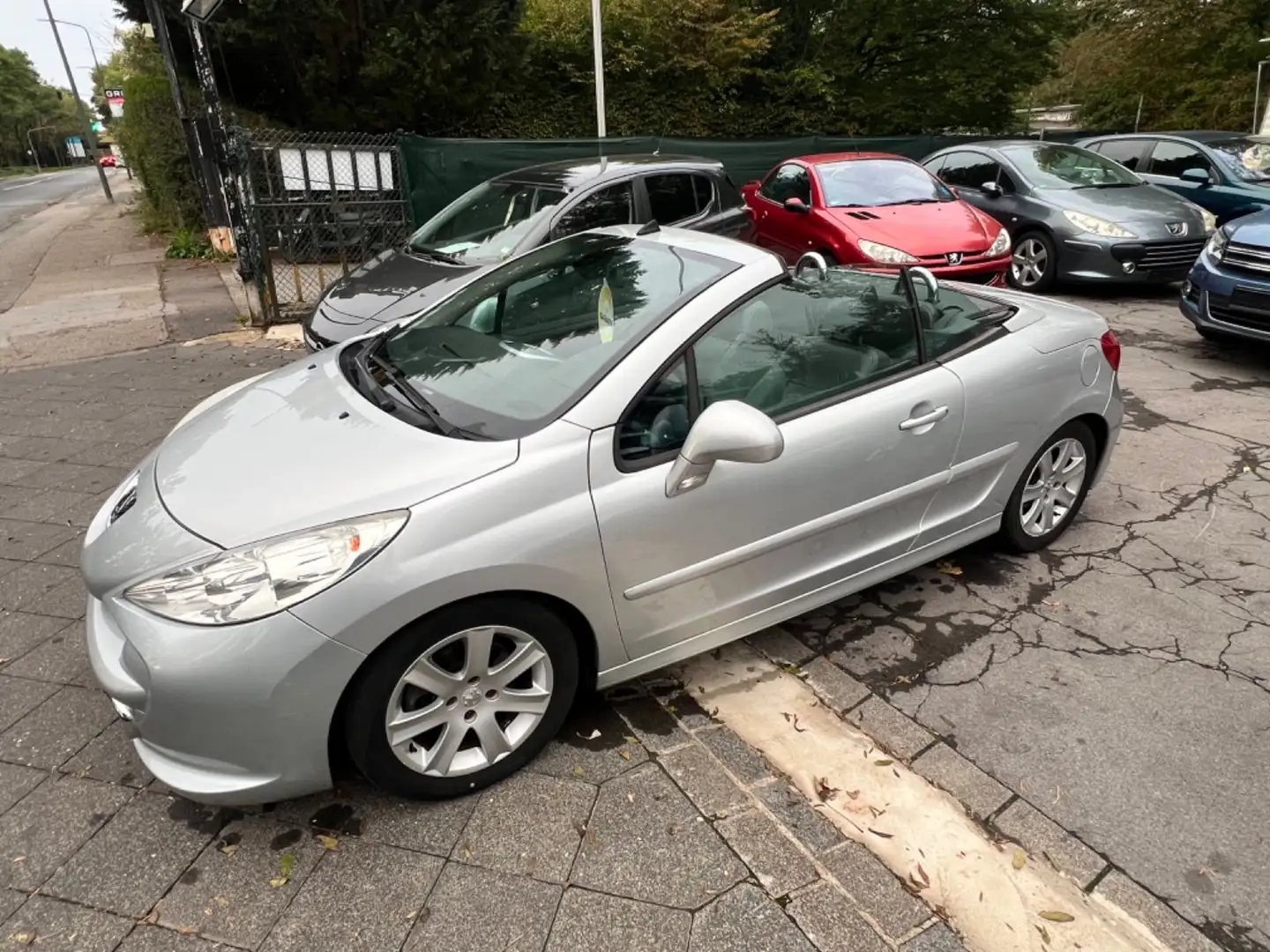 Peugeot 207 CC / Automatik / TÜV Neu - 2