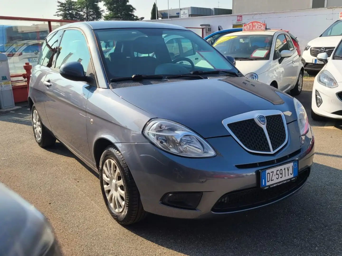 Lancia Ypsilon 1.2 Argento Gris - 1