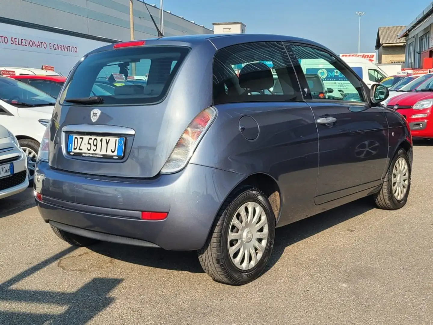 Lancia Ypsilon 1.2 Argento Gris - 2