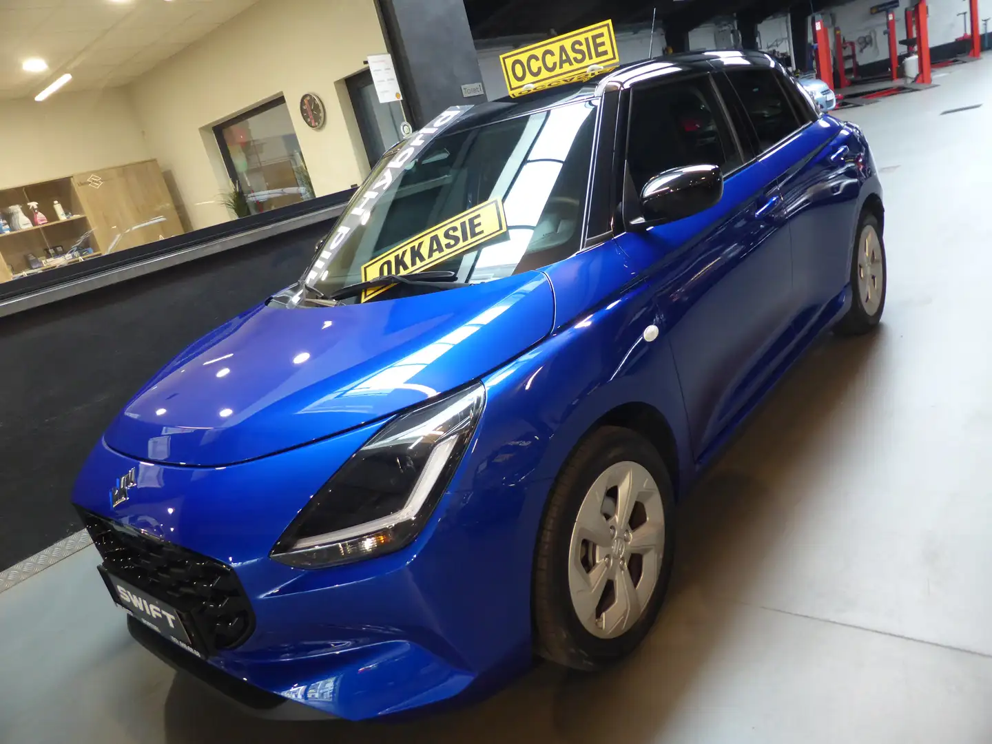 Suzuki Swift Swift 1.2i Hybrid MT GL+ DEMO-WAGEN 5.200 KM. Blauw - 2