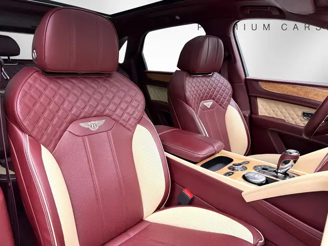 Bentley Bentayga view 12