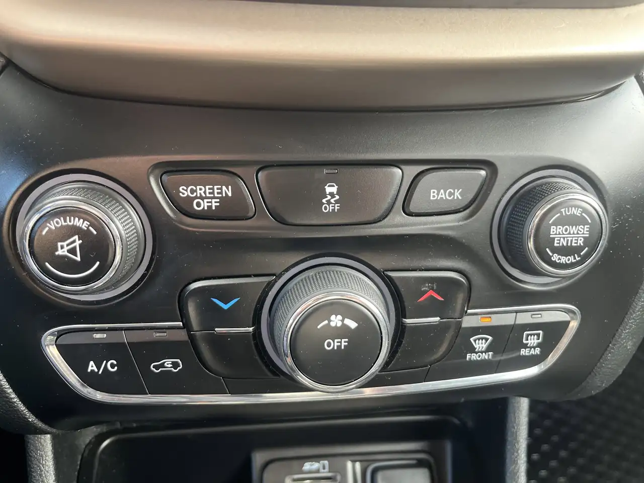 Jeep Cherokee снимка Jeep Cherokee