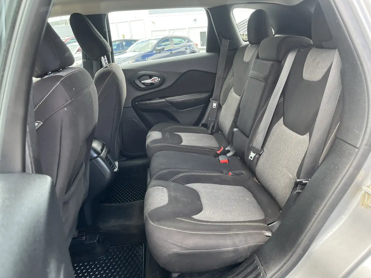 Jeep Cherokee снимка Jeep Cherokee
