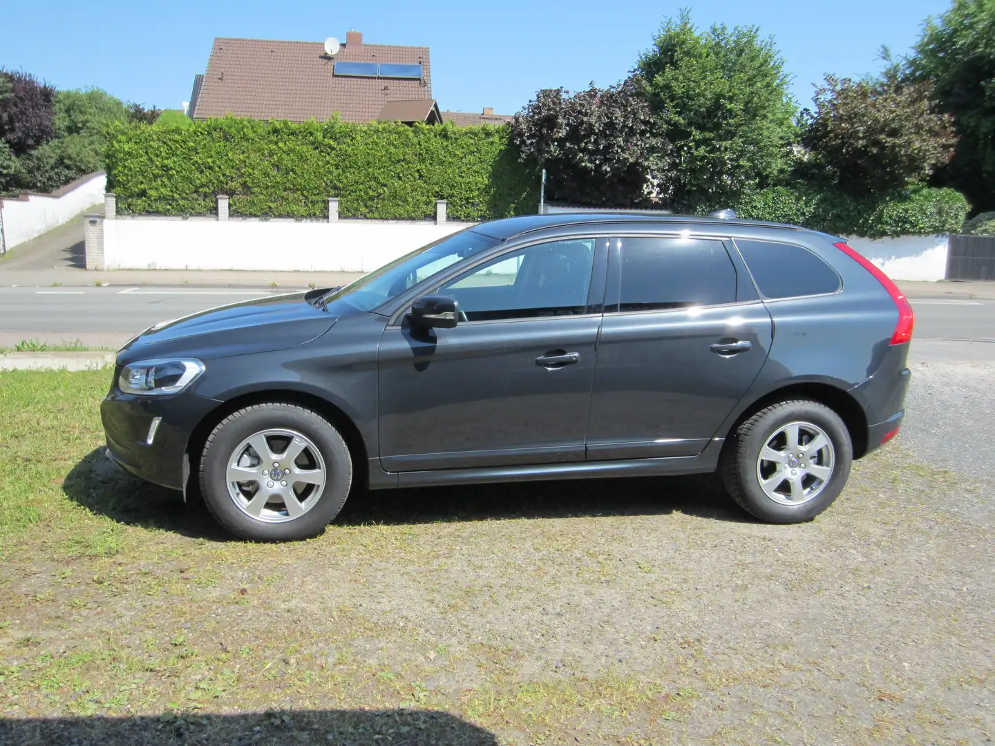Volvo XC60 Kinetic 2WD Grey - 2
