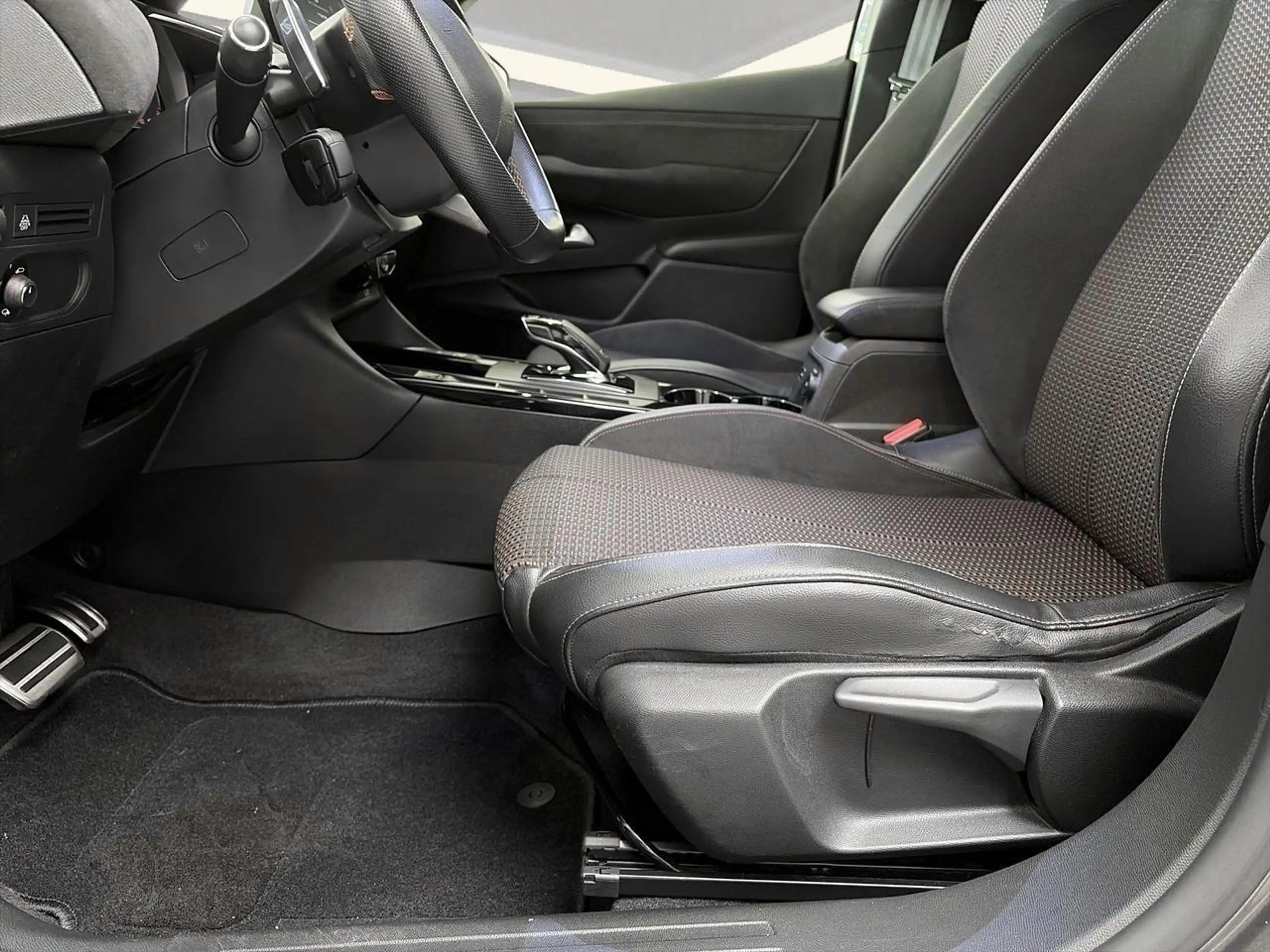 DS Automobiles DS 3 Crossback 1.2 PureTech Performance Line+ — photo 14