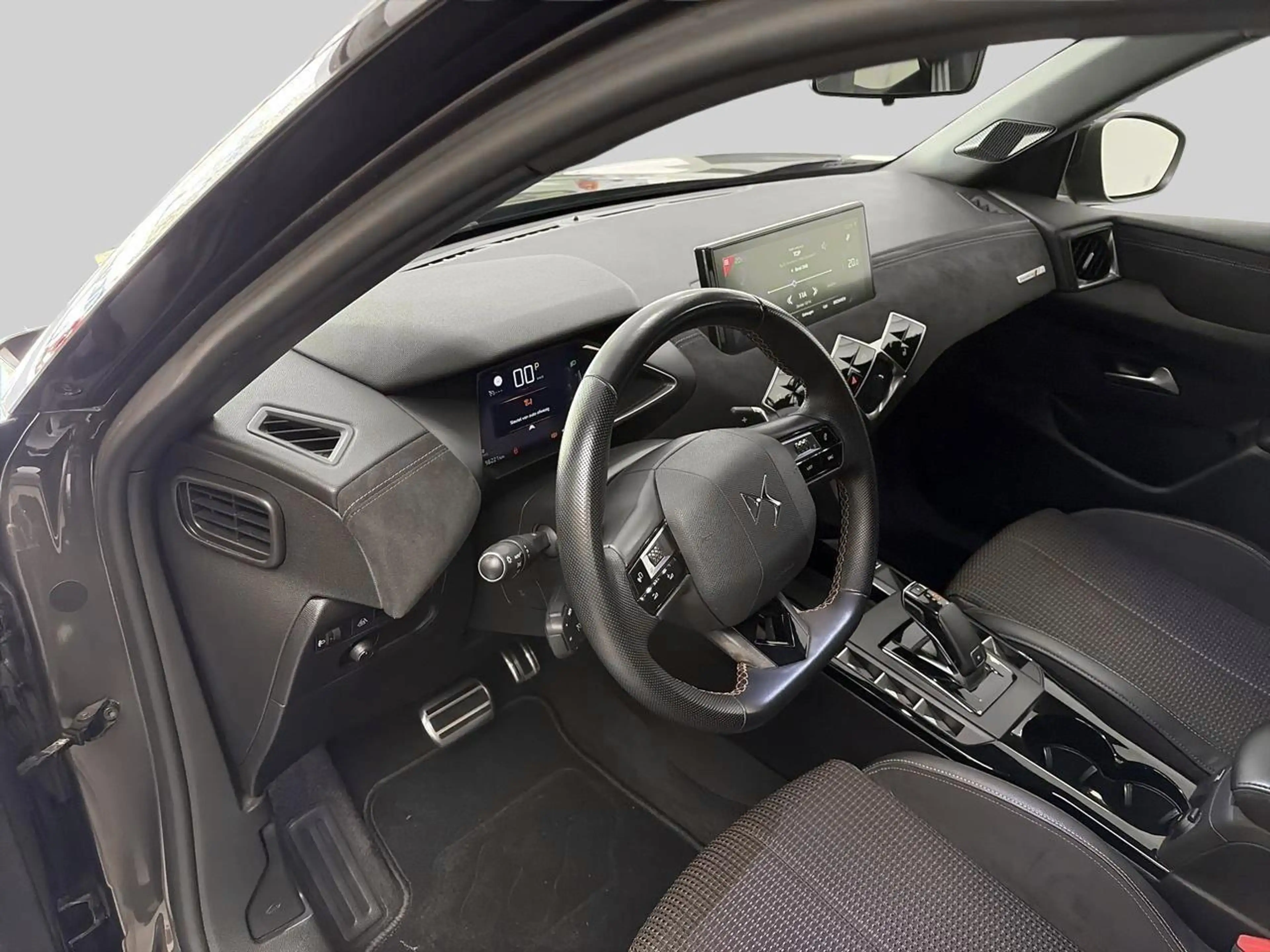 DS Automobiles DS 3 Crossback 1.2 PureTech Performance Line+ — photo 9