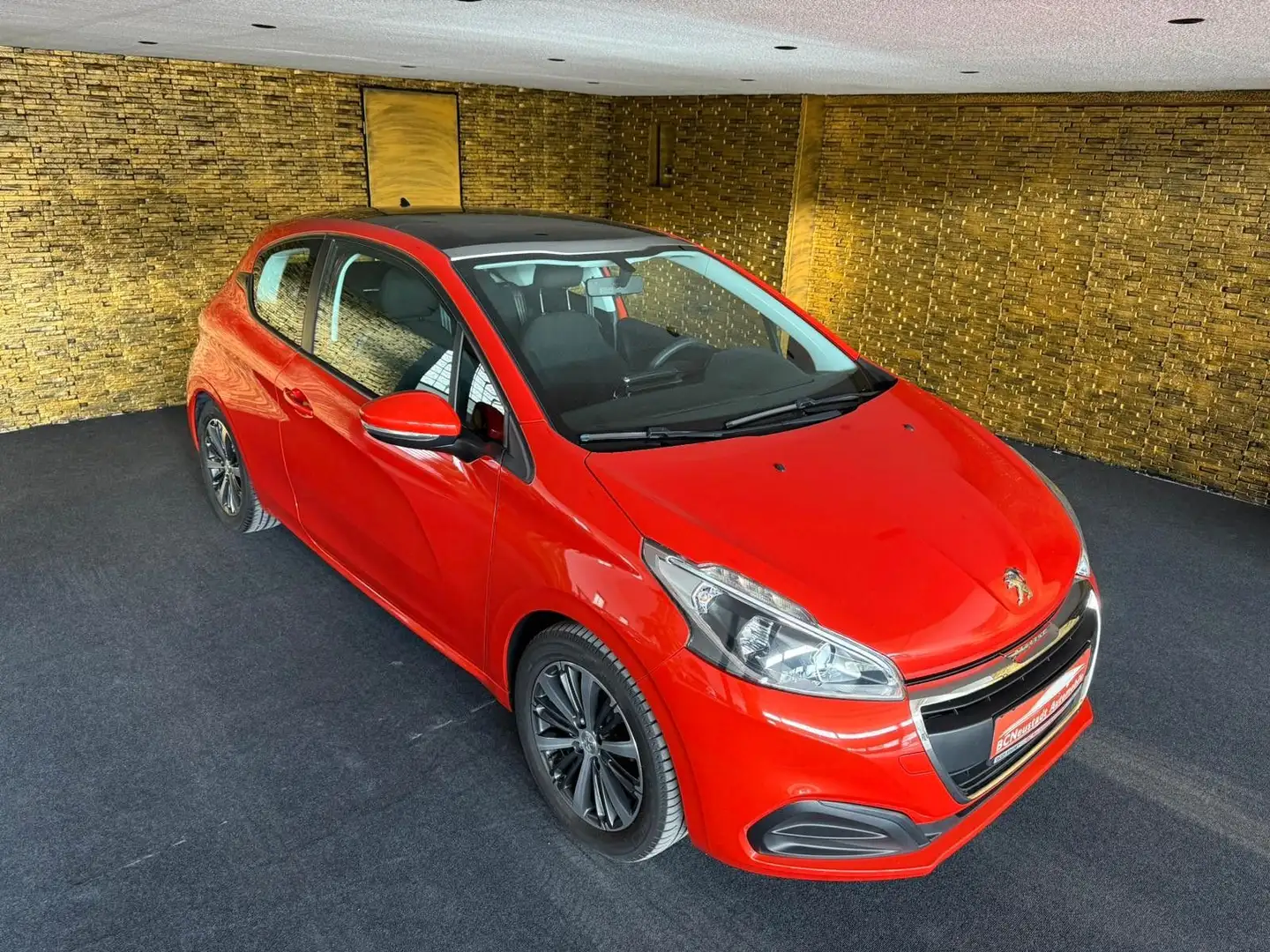 Peugeot 208 Active Orange - 1