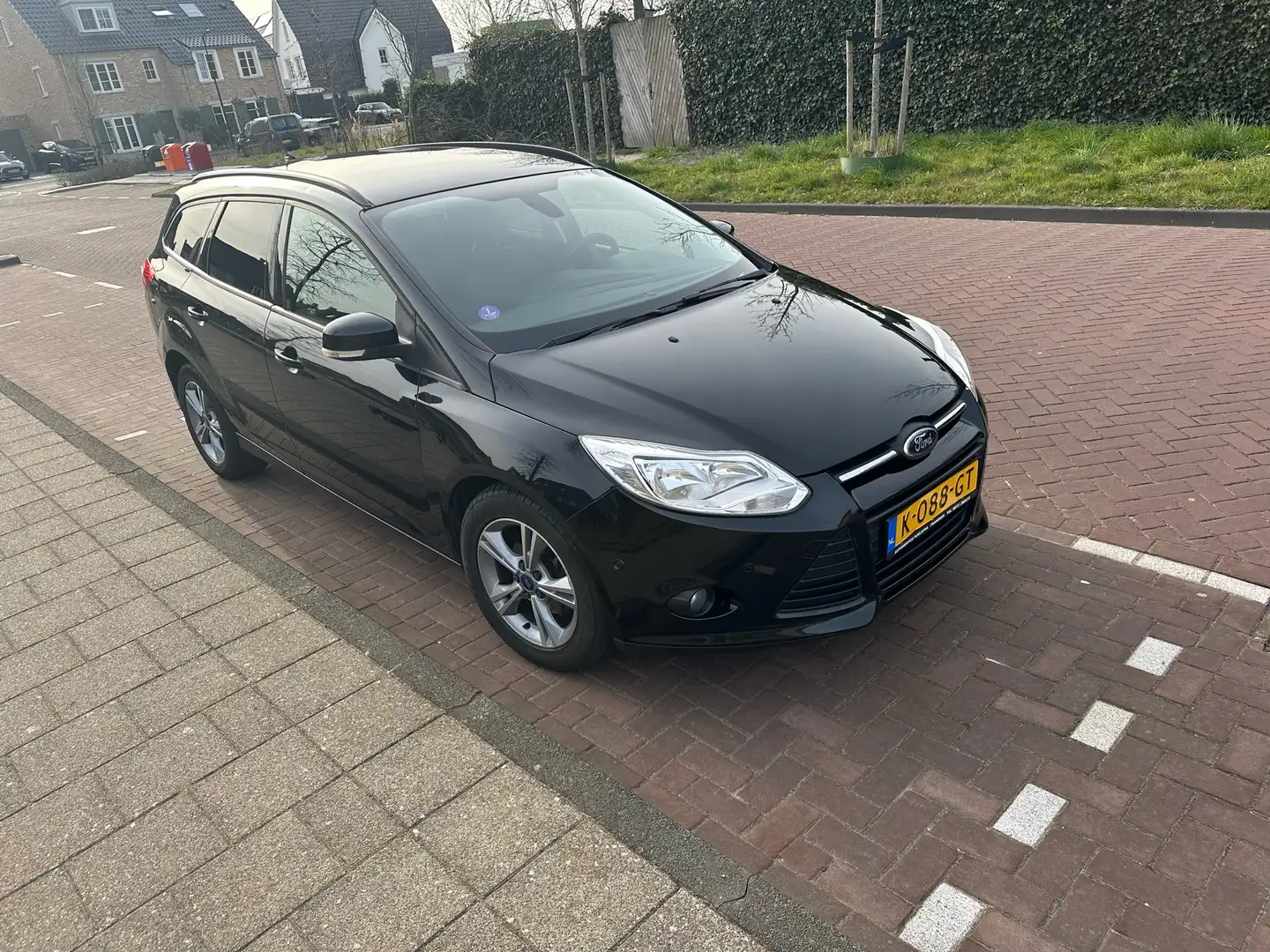 Ford Focus 1.0 EcoB. Titanium Zwart - 1