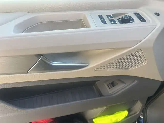 Volkswagen Multivan view 12