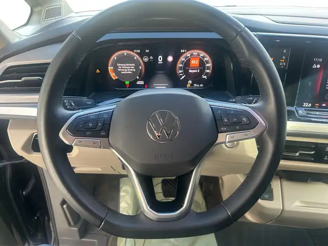 Volkswagen Multivan view 13