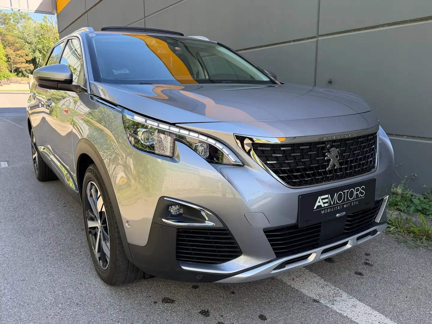 Peugeot 5008 1.5 Blue HDi*VOLL*NAVI*PANO*7.SITZ*LED*KREDIT* Grau - 2