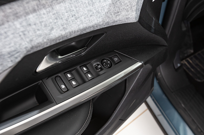 Peugeot 5008 1.2 Hybrid 145 Allure — photo 7