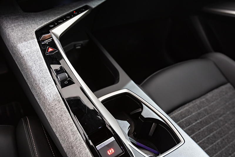 Peugeot 5008 1.2 Hybrid 145 Allure — photo 14
