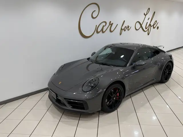 Porsche 911 view 3