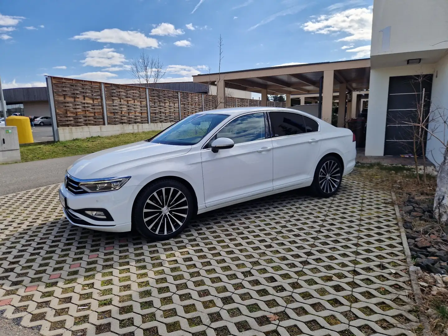 Volkswagen Passat 2.0 TDI SCR DSG Business - 1