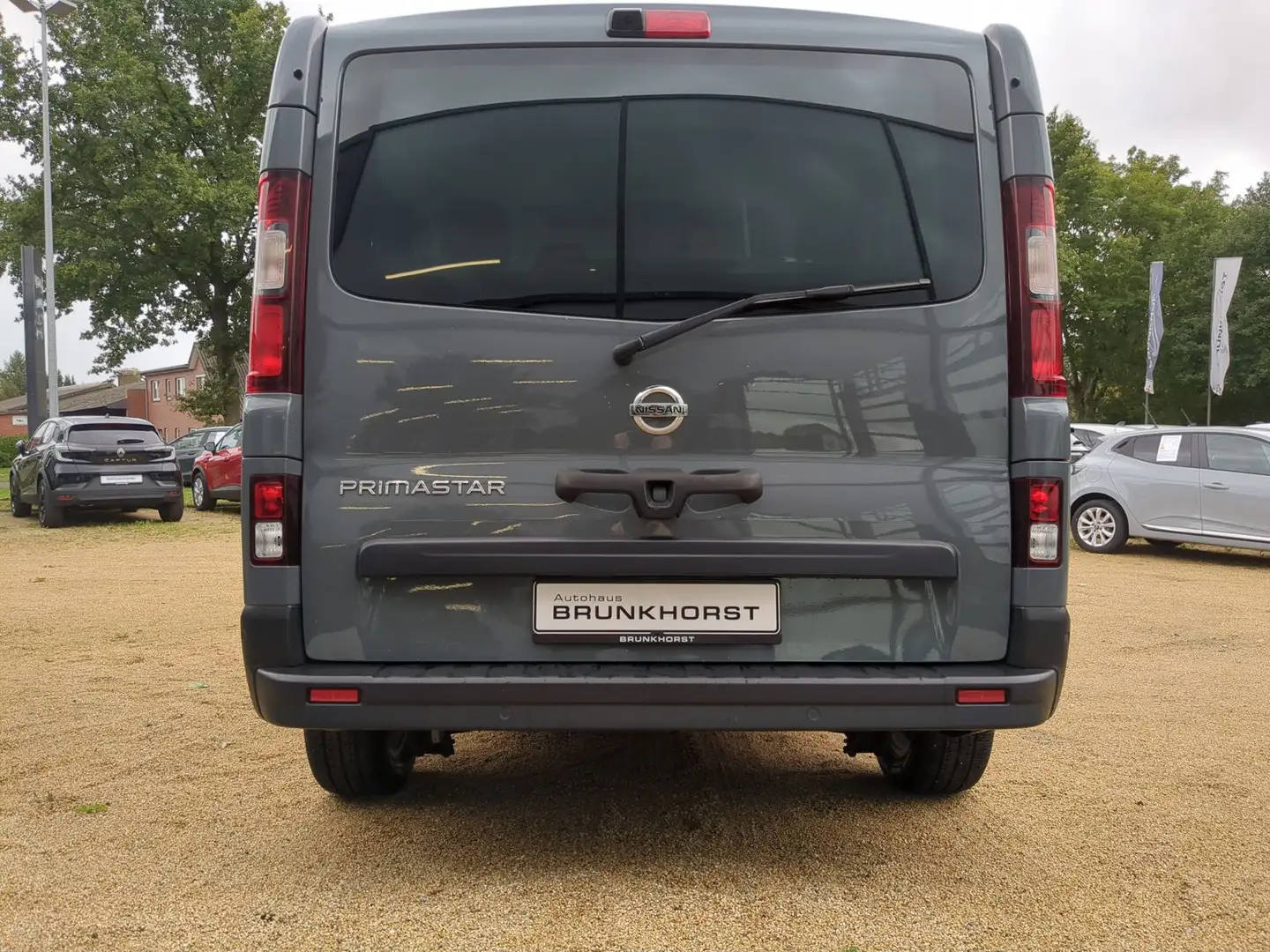 Nissan Primastar 2,8t dCi 150 L1H1 Tekna 8-Sitzer PDC+SHZ+RFK Grau - 2