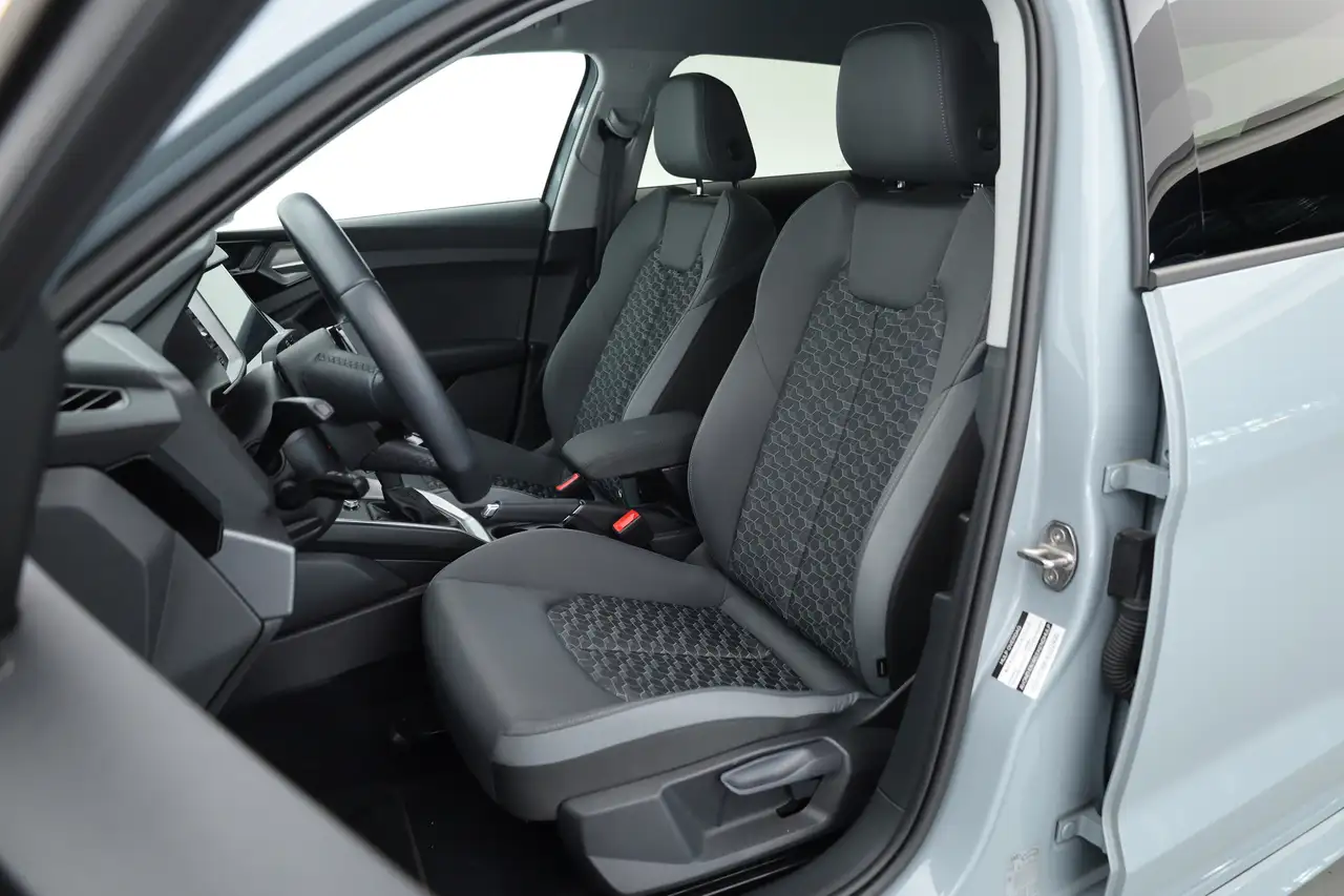 Audi A1 Sportback 30 Tfsi S-Line Arrow Gray Rijklaar, миниатюра 3