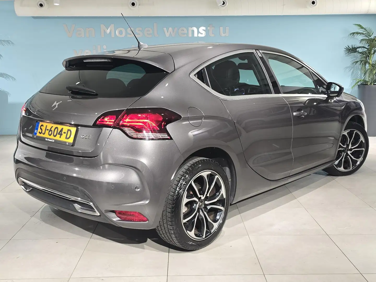 DS Automobiles DS 4 1.6 THP Chic AUTOMAAT | KEYLESS | TREKHAAK | CAM | Grijs - 2