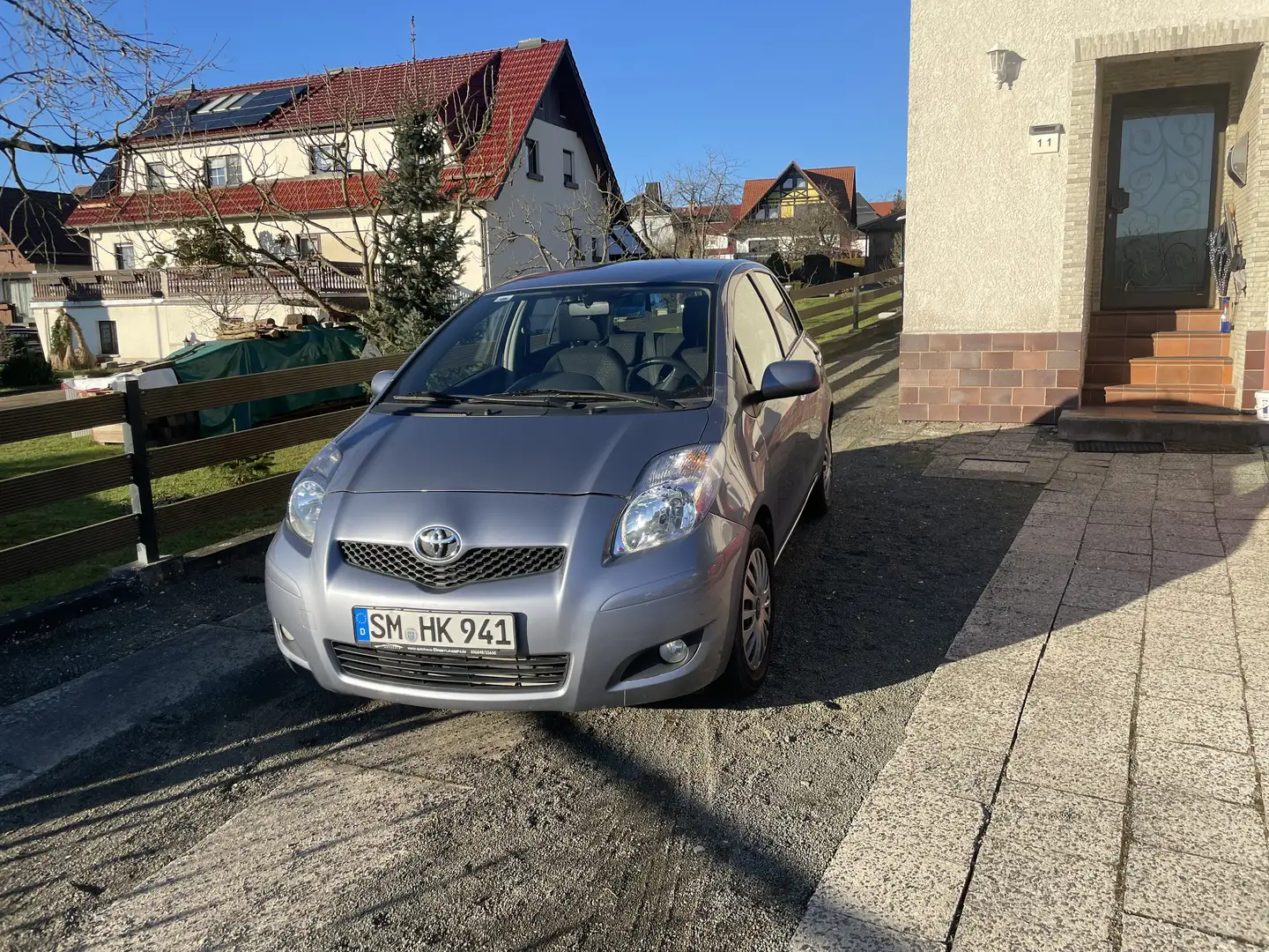 Toyota Yaris Life Blau - 1
