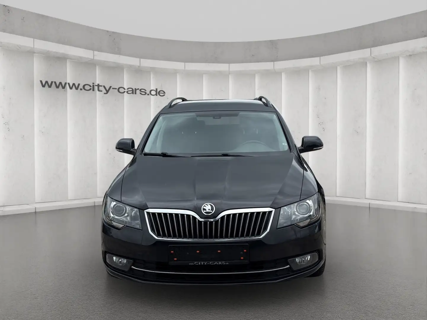 Skoda Superb Combi Exclusive*Autom.*Navi*Bi-Xenon*PDC Schwarz - 2