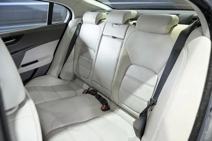 Jaguar XE 2.0 i4 Prestige Aut. 2017, foto 10