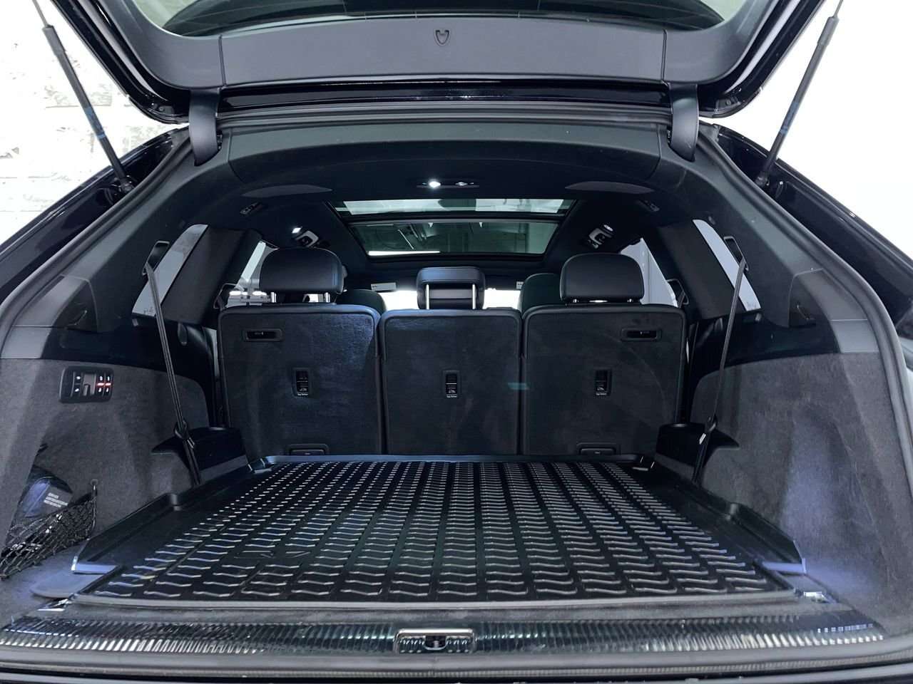 2020 Audi Q7 Black Optics Package! Driver Assistance Package! 2 thumb 32